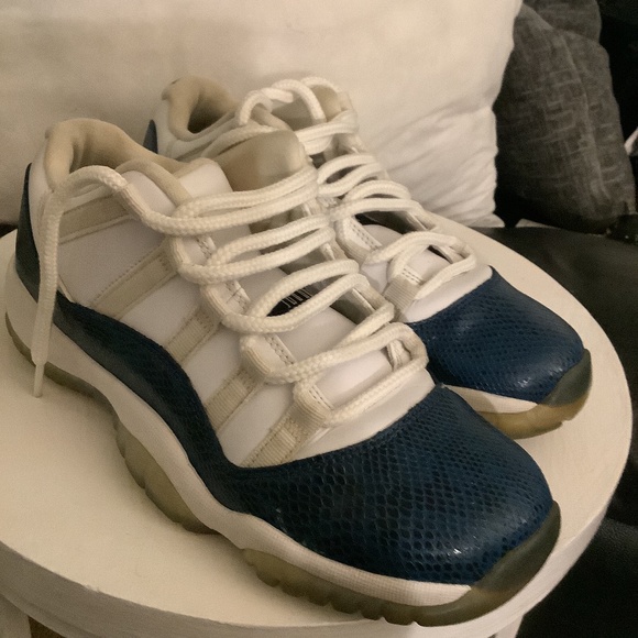 Jordan 11 - Picture 1 of 3